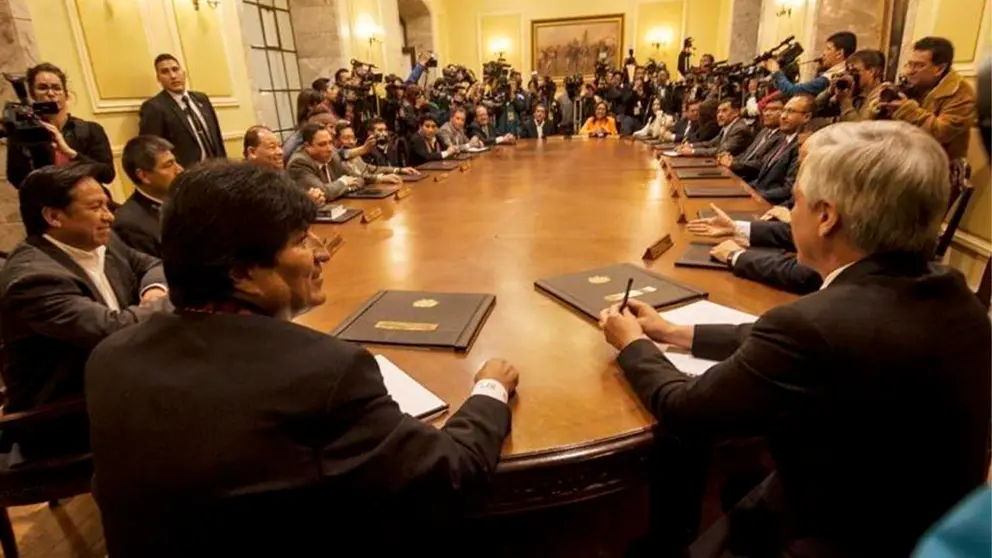 El expresidente Evo Morales junto a los miembros de su gabinete. ARCHIVO