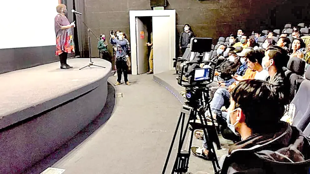 Un di&aacute;logo sobre la producci&oacute;n cinematogr&aacute;fica, durante una versi&oacute;n pasada de Radical. RADICAL