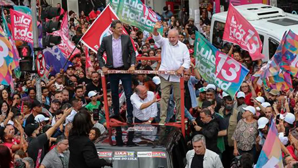 Sobre Lula y Bolsonaro. EFE