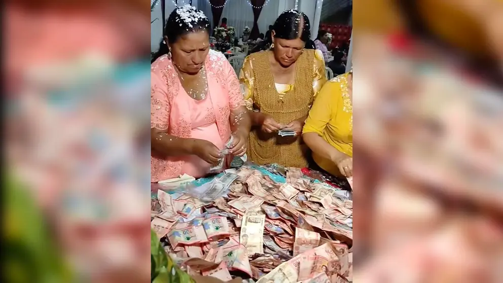 Momento del conteo de dinero en una boda en Sucre. CAPTURA