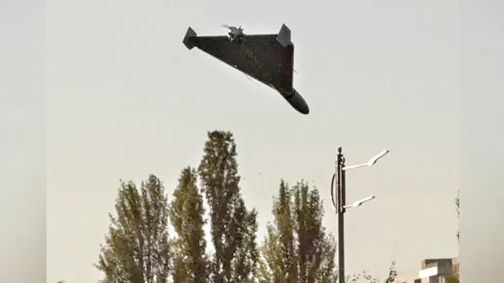 Uno de los drones kamikaze sobrevuela la ciudad de Kiev. YASUYOSHI CHIBA