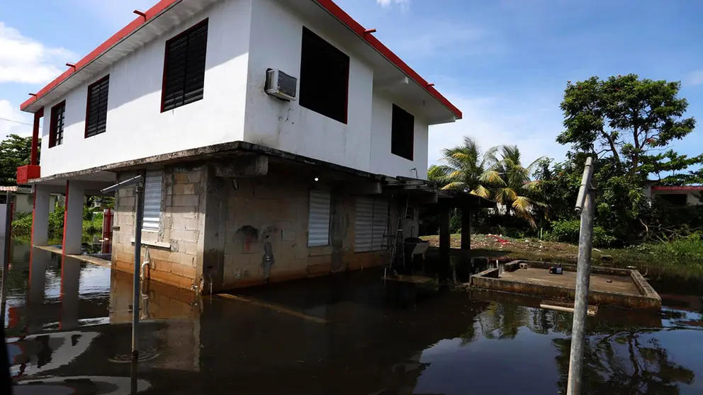 Fotograf&iacute;a de una calle inundada tras el paso del hurac&aacute;n Fiona, en Lo&iacute;za (Puerto Rico). Imagen de archivo. EFE