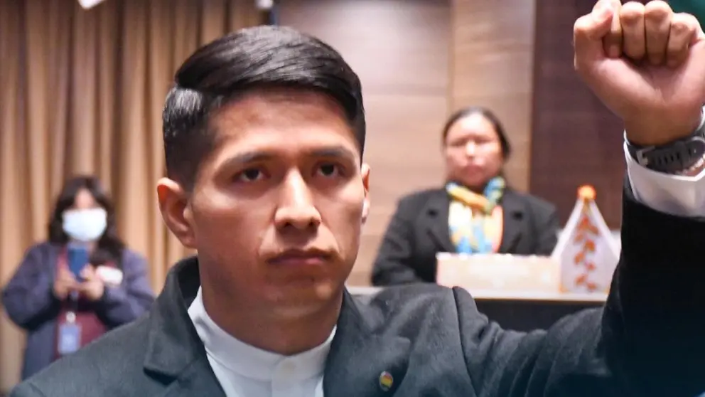 Rodr&iacute;guez es ratificado en la presidencia de la C&aacute;mara de Senadores