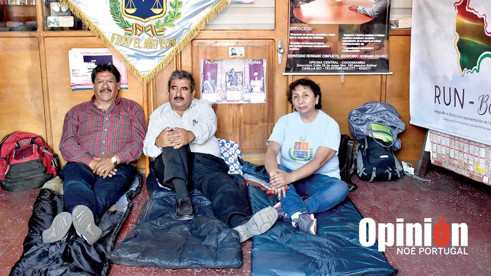 El piquete de huelga de hambre instalado este 7 de noviembre por los c&iacute;vicos de Cochabamba. NO&Eacute; PORTUGAL