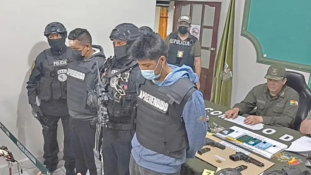 Policía presenta a los &ldquo;falsos policías&rdquo;. RKC