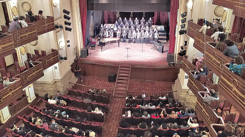Una presentaci&oacute;n en el Teatro Ach&aacute;. DICO SOL&Iacute;S