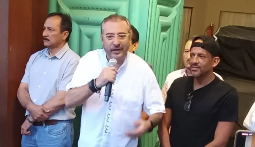 Vicente Cu&eacute;llar, R&oacute;mulo Calvo y Luis Fernando Camacho en una conferencia de prensa, el 10 de noviembre, durante el paro en Santa Cruz. ARCHIVO
