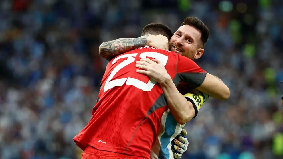 Lionel Messi de Argentina celebra hoy, en un partido de los cuartos de final del Mundial de F&uacute;tbol Qatar 2022 entre Pa&iacute;ses Bajos y Argentina en el estadio de Lusail (Catar). EFE