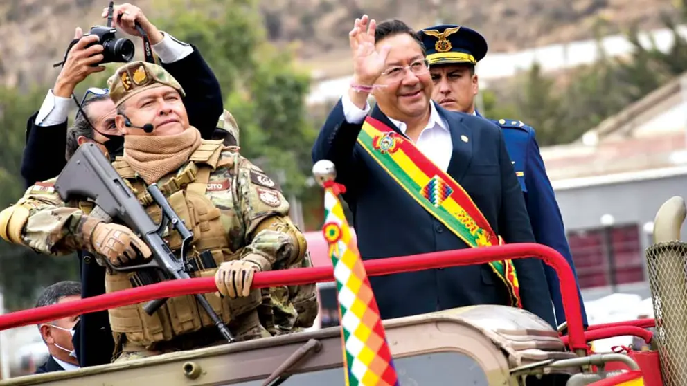 El presidente Luis Arce en el acto de homenaje por la batalla de Aroma. ABI