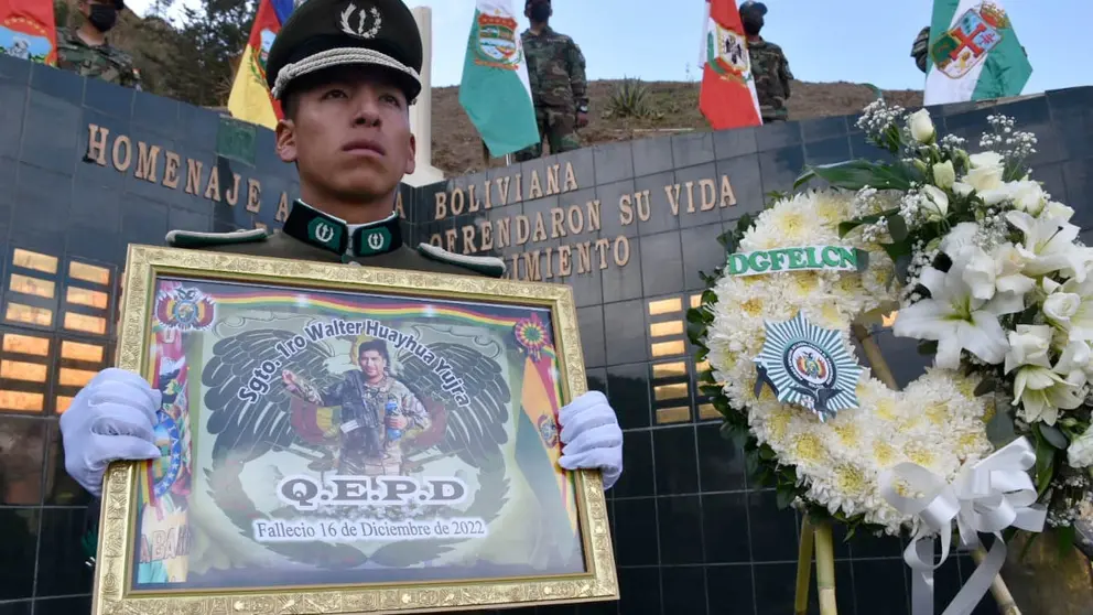 Homenaje p&oacute;stumo al sargento Huayhua./ Foto: RRSS