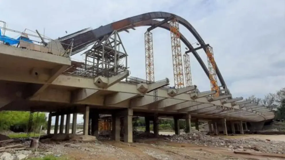 Sobre puente en Tarija. TOMADA DE OX&Iacute;GENO