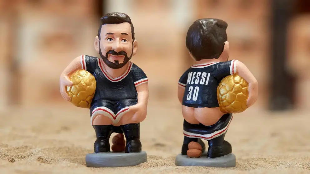 Detalle del caganer de Leo Messi con la camiseta del PSG durante la presentación de los caganers de 2021. EFE