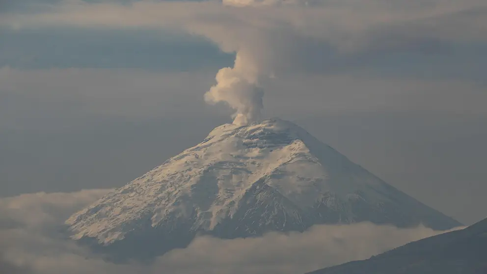 Sobre volc&aacute;n en Ecuador. EFE