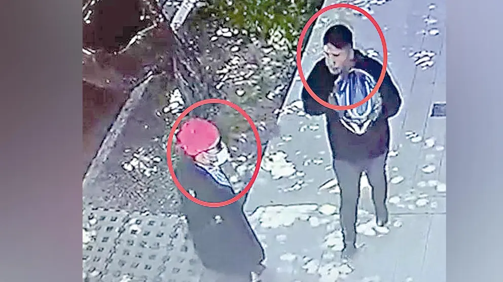 C&aacute;maras de vigilancia captan a los atracadores en la avenida Humboldt. CORTES&Iacute;A