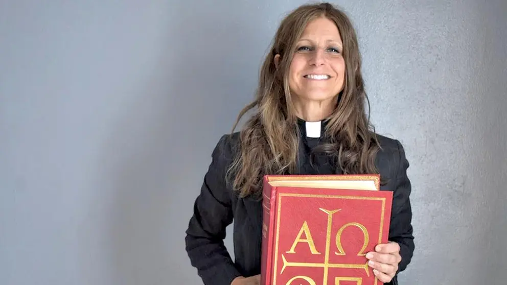 La sacerdote Cat&oacute;lica Anne Tropeano. BBCMUNDO
