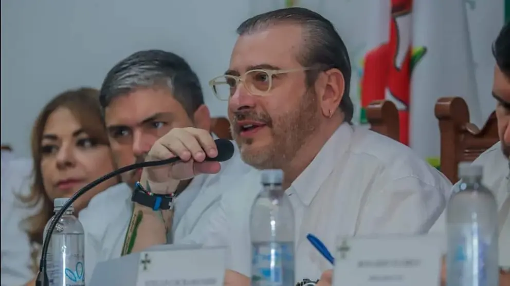R&oacute;mulo Calvo, durante la Asamblea de la Cruce&ntilde;idad. RRSS