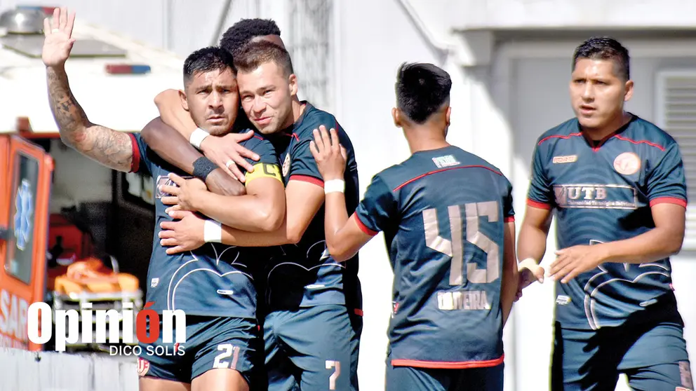 Jugadores de Vinto celebran un gol en el Capriles el a&ntilde;o pasado. DICO SOL&Iacute;S