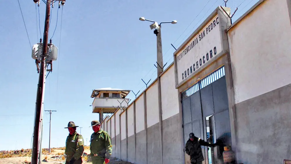 Frontis del penal de San Pedro de Chonchocoro en La Paz. / BRÚJULA DIGITAL
