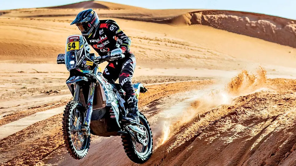 El piloto nacional Daniel Nosiglia atraviesa los desiertos árabes durante el Rally Dakar. FACEBOOK DANIEL NOSIGLIA