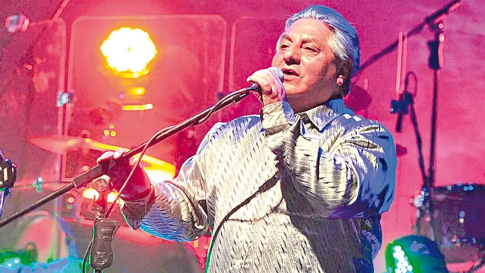 Dante Uzquiano, el vocalista de la agrupaci&oacute;n Wara. LA RAZ&Oacute;N