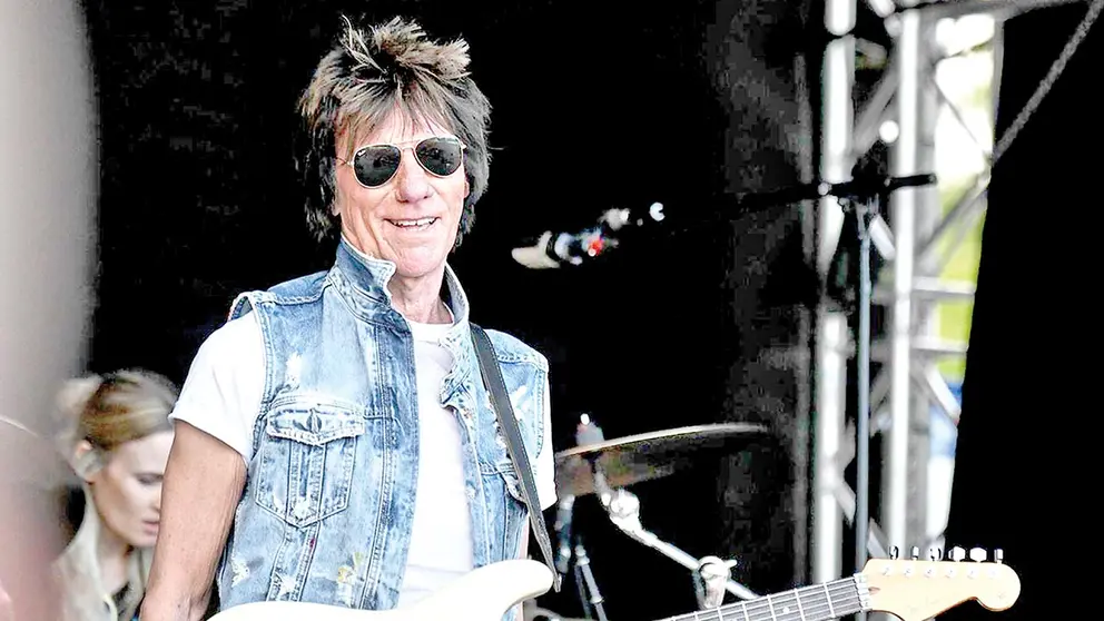 El guitarrista Jeff Beck durante una presentaci&oacute;n musical. MARCA