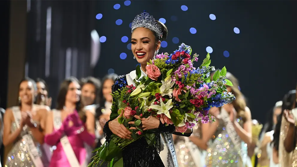 Miss Estados Unidos es coronada reina de la belleza universal./ EFE