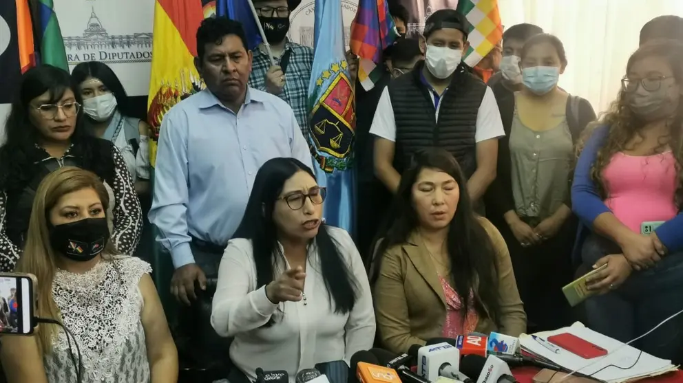 Diputadas del MAS que fueron expulsadas expresan su repudio. MELISSA REVOLLO
