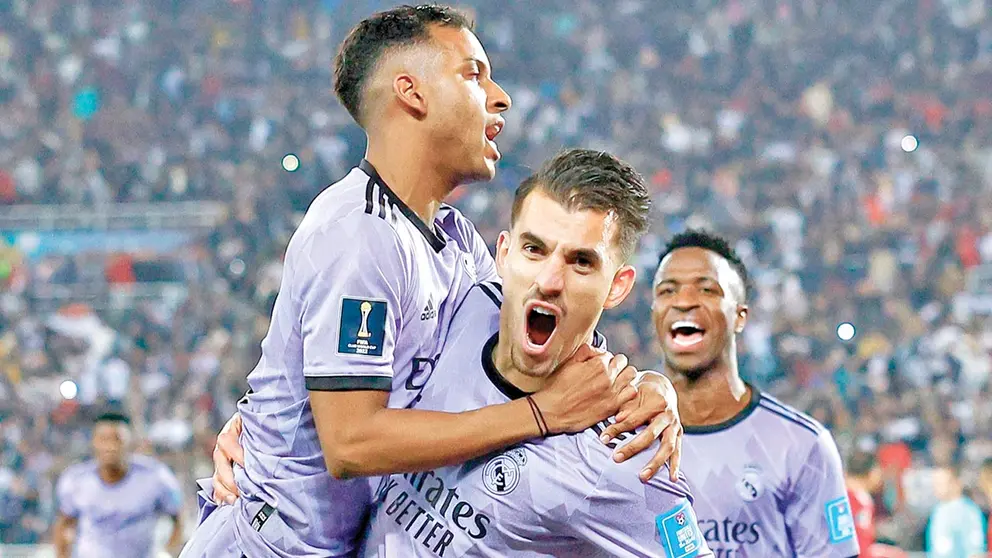 Sergio Arribas festeja su gol del 1-4, con Rodrygo y Vinicus. MARCA.COM