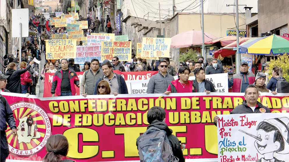 La marcha de los maestros contra el nuevo plan de estudios escolar, el mi&eacute;rcoles. EFE