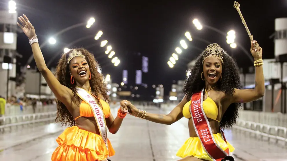 Rhawane Izidoro (26) (Derecha) es la Reina del Carnaval de S&atilde;o Paulo (2023).   EDUARDO SCHWARTZBERG
