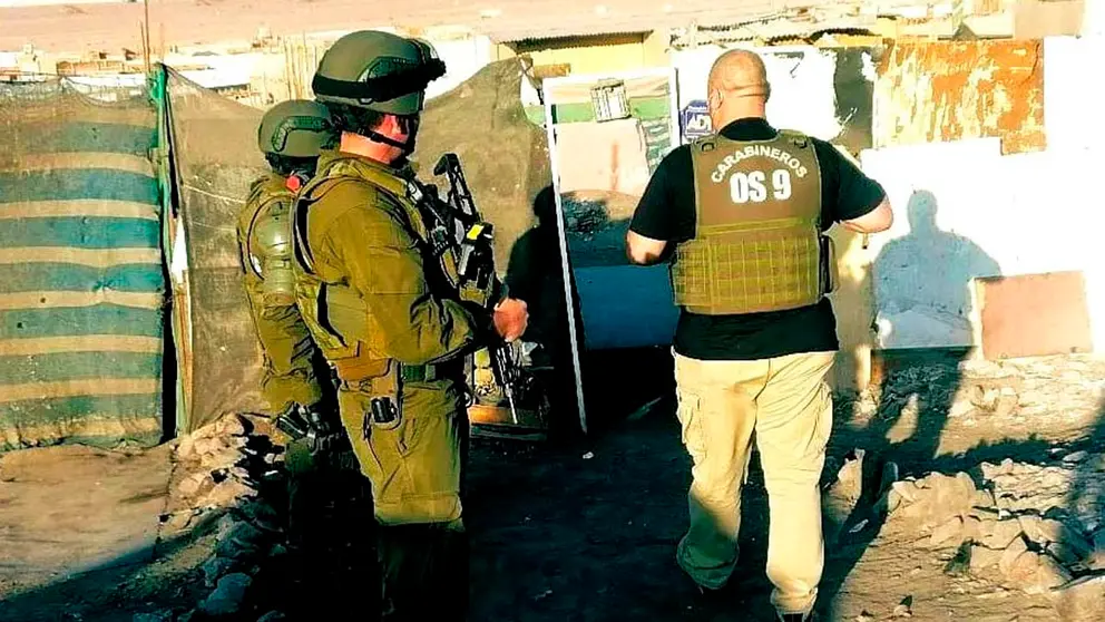 Carabineros de Chile ingresa a la vivienda precaria en la que se hallaba el boliviano secuestrado. LA VOZ DE ALTO HOSPICIO