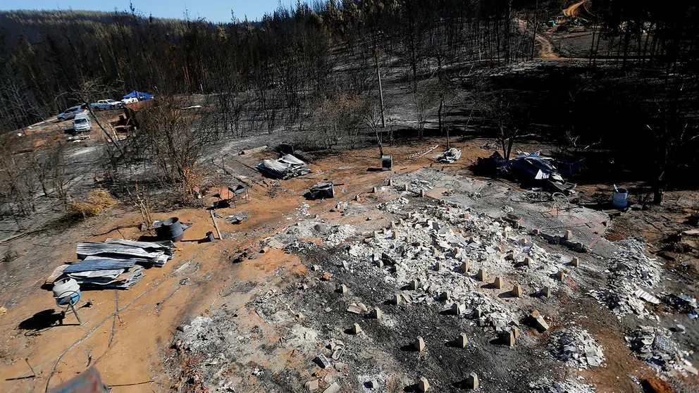 Chile inicia los planes de reconstrucci&oacute;n en las zonas afectadas por los incendios./ EFE