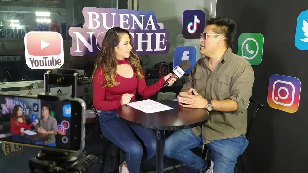 Marco Veizaga, director y vocalista del grupo, en la entrevista con Buena Noche de OPINI&Oacute;N. DICO SOL&Iacute;S