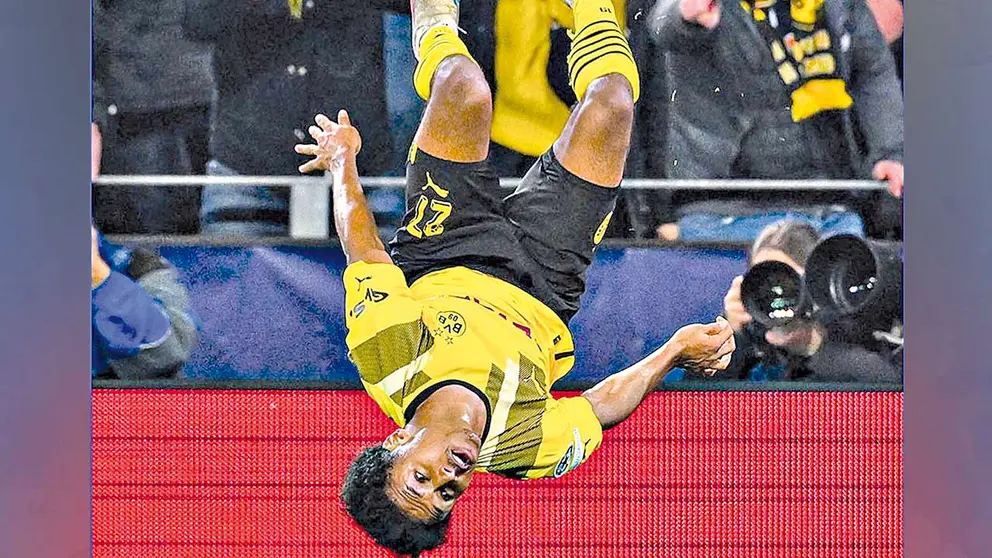 Karim Adeyemi festeja su conquista sobre Chelsea en Alemania. UEFA CHAMPIONS LEAGUE