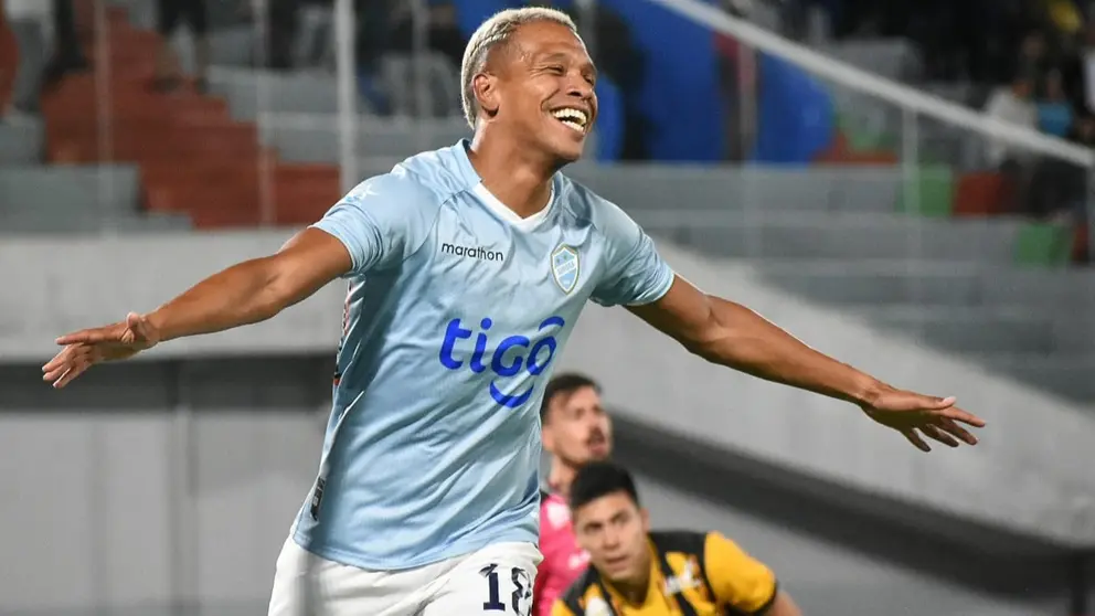Jair Reinoso, tras anotar el &uacute;nico tanto de Aurora ante el Tigre (1-1). DICO SOL&Iacute;S