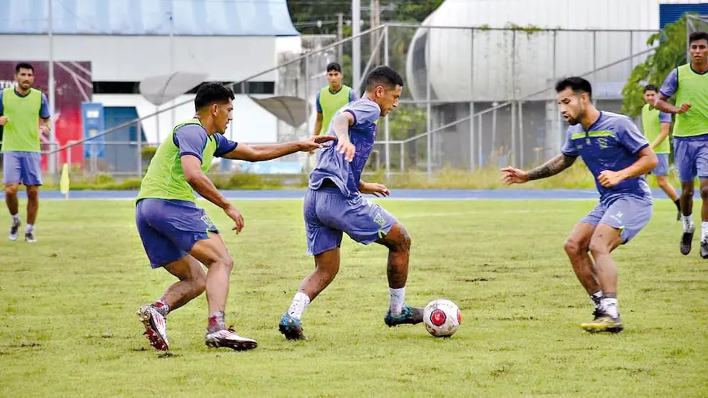 La escuadra azul entrena en Villa Tunari.                 CLUB PALMAFLOR