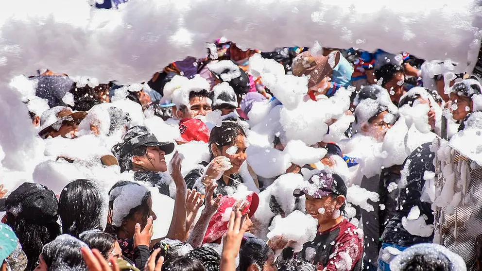 Fiesta de la espuma en el Parque Mariscal, el 19 de febrero. DICO SOL&Iacute;S