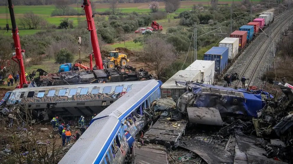 Choque entre dos trenes en Grecia dej&oacute; 57 muertos. El peri&oacute;dico.