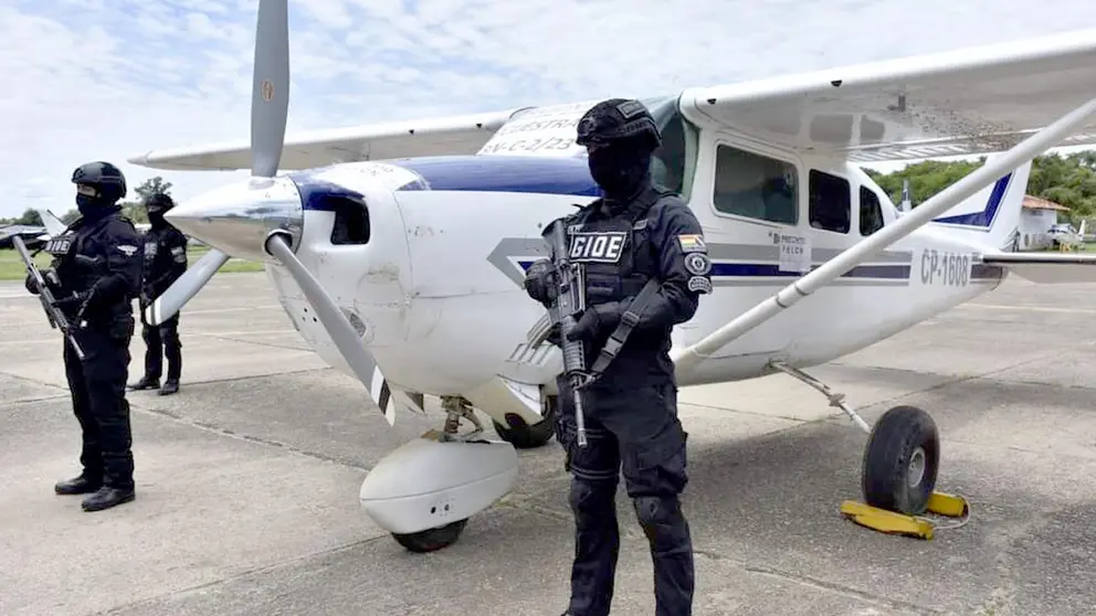 La avioneta secuestrada en un operativo realizado en San Borja, Beni. JAIME MAMANI ESPÍNDOLA