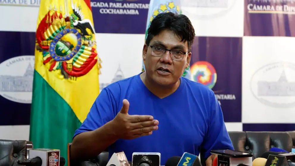 El diputado evista H&eacute;ctor Arce en conferencia de prensa. APG