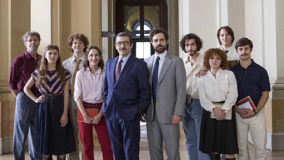 Fotograma cedido por Netflix donde aparece todo el elenco de la pel&iacute;cula "Argentina, 1985". EFE