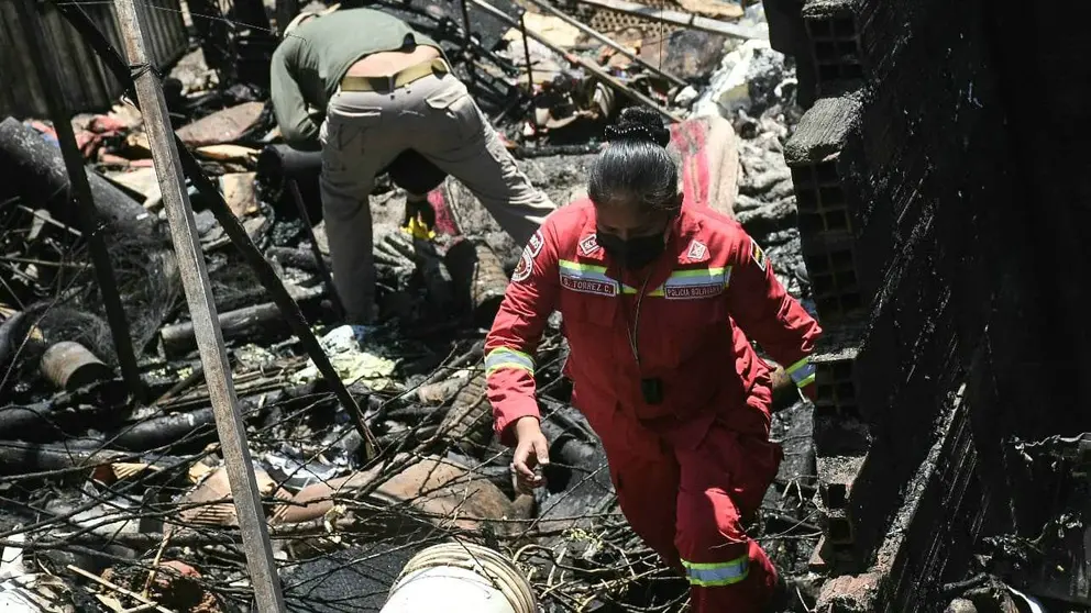 El lugar en el que explotaron fuegos artificiales, en la zona sur, causando un incendio de magnitud y el deceso de un hombre. DICO SOL&Iacute;S
