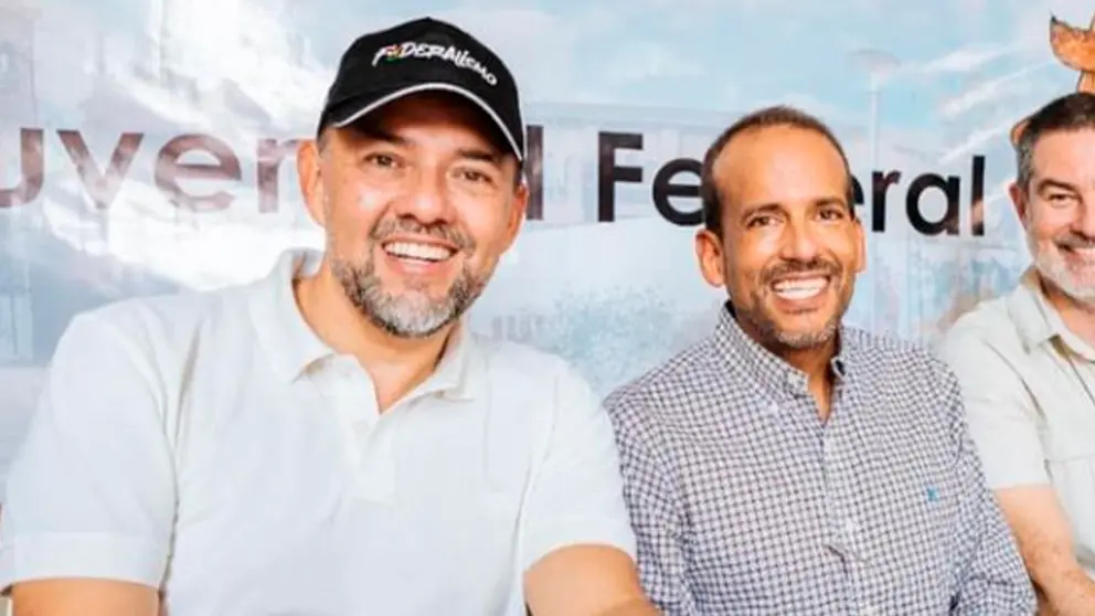 El senador de Creemos junto a Luis Fernando Camacho. Urgente.bo