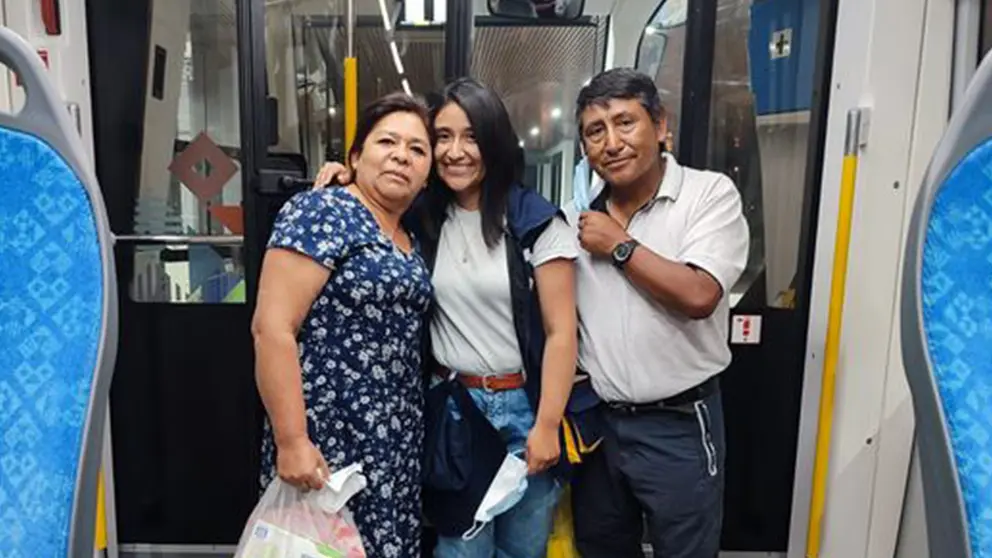 CORTES&Iacute;A TREN METROPOLITANO