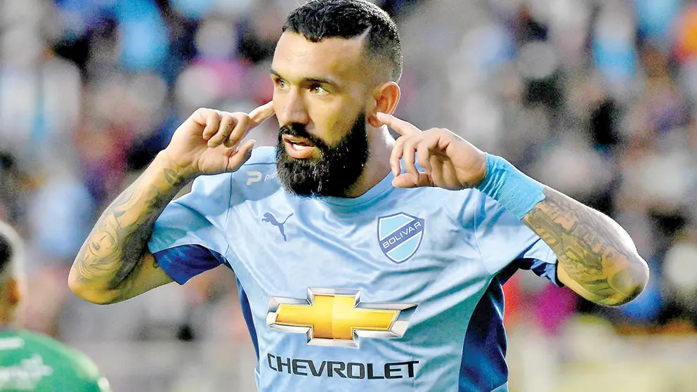 Ronnie Fern&aacute;ndez festeja un gol con Bol&iacute;var en un duelo anterior. APG