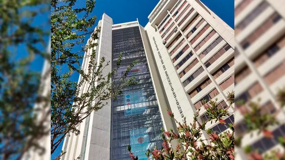 Imagen del frontis del Palacio de Comunicaciones. Centro de Comunicaciones Twitter