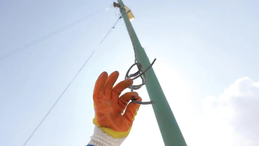 Inspección a cables en plazas y parques de Valle Hermoso.       ALCALDÍA DE COCHABAMBA