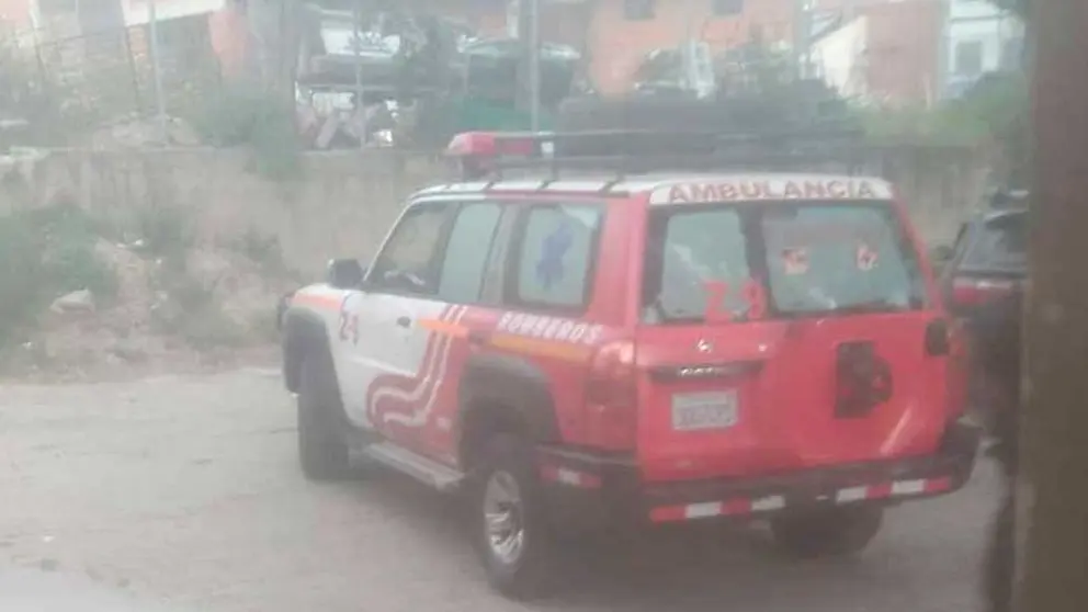 La ambulancia que trasladó al dirigente cocalero César Apaza. ERBOL