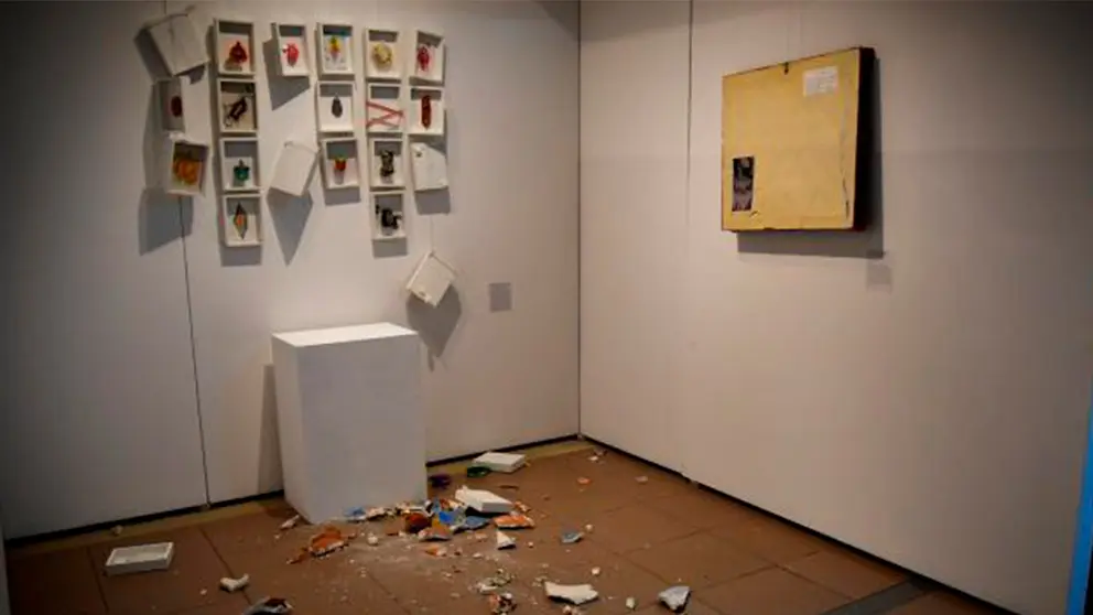 Obra "8M Manifiestos Visuales" destruidos. Ramiro G&oacute;mez Telam.