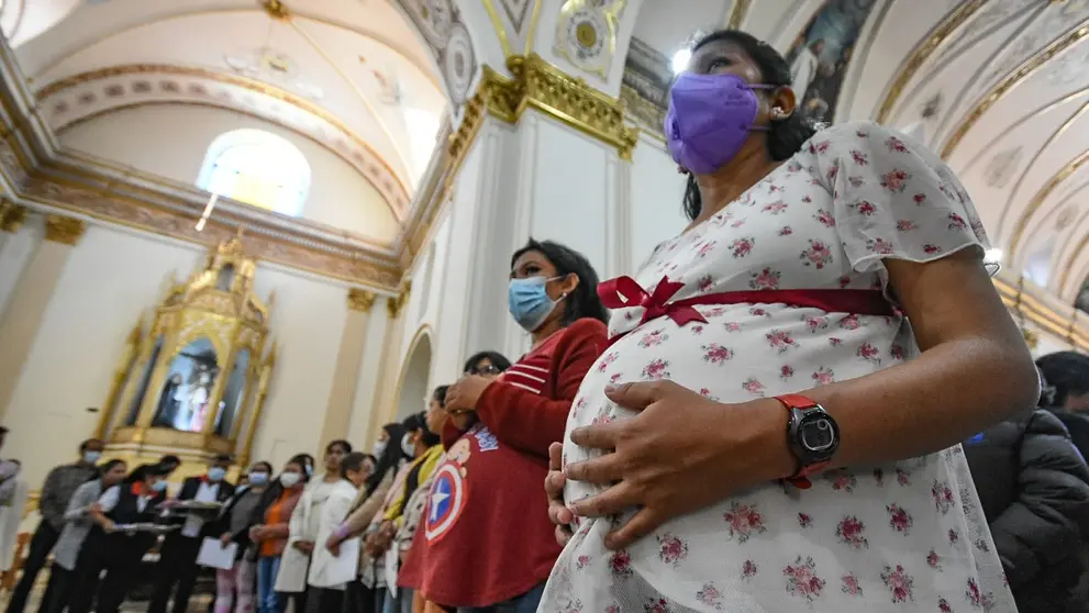 Mujeres gestantes en la Catedral de Cochabamba, este 25 de marzo DICO SOL&Iacute;S